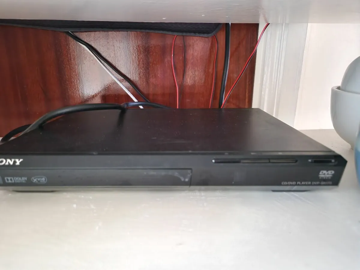 Nordmende 32 inch TV and Sony DVD Player - Image 4