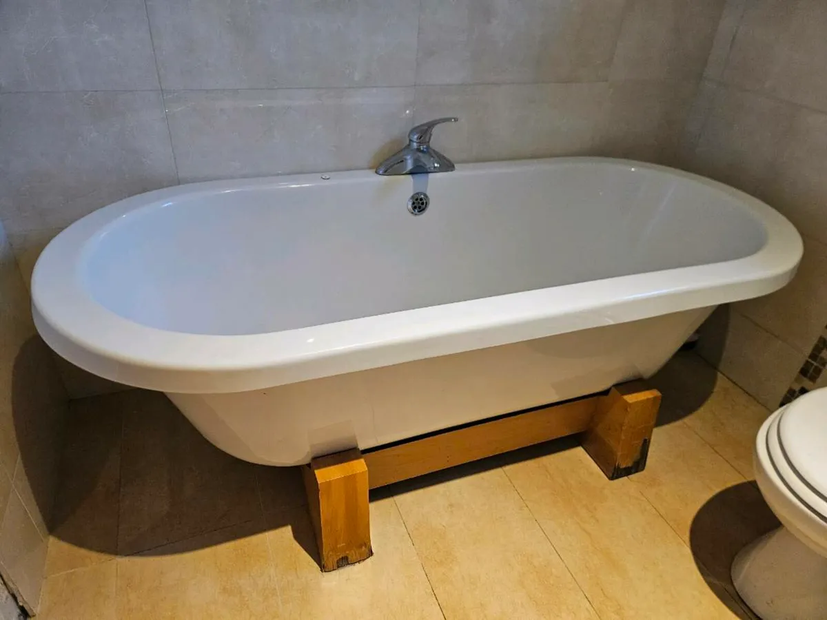 Freestanding Bath - Image 1