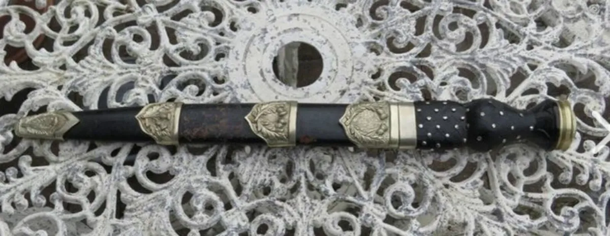 Traditional Scottish Dirk with Thistle Scabbard F - Image 1