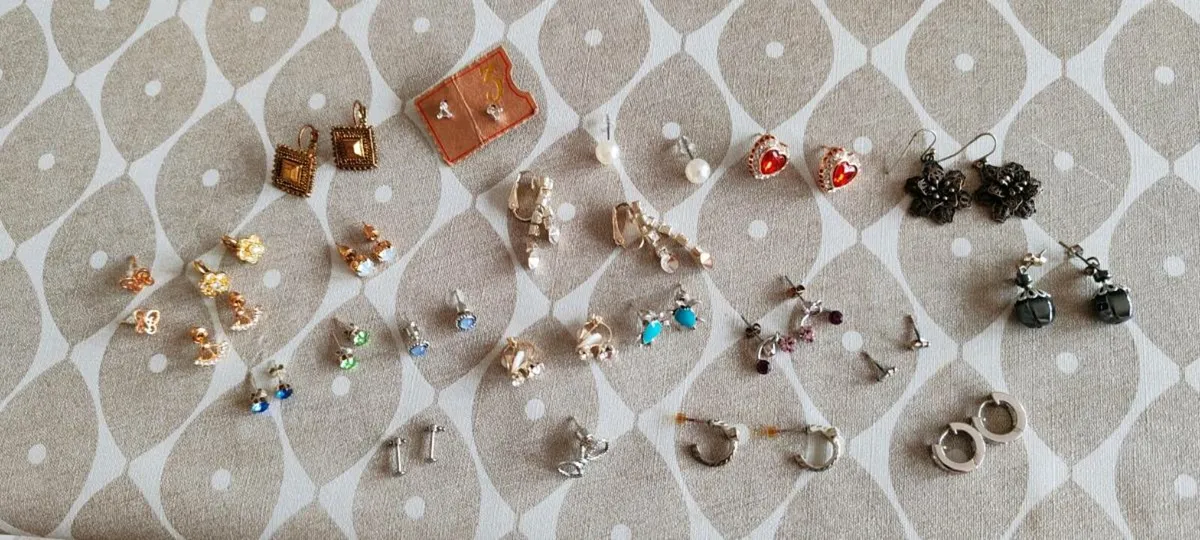 Collection of vintage and retro earrings - Image 2
