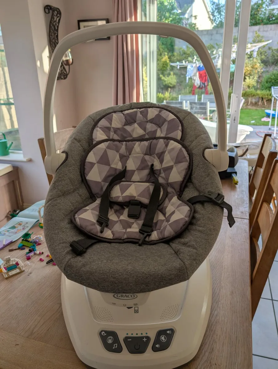 Graco swivel chair - Image 1