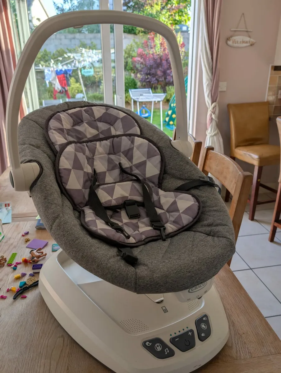 Graco swivel chair - Image 2