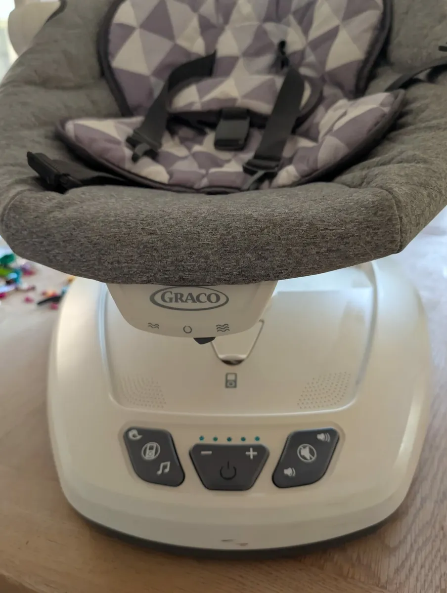 Graco swivel chair - Image 3