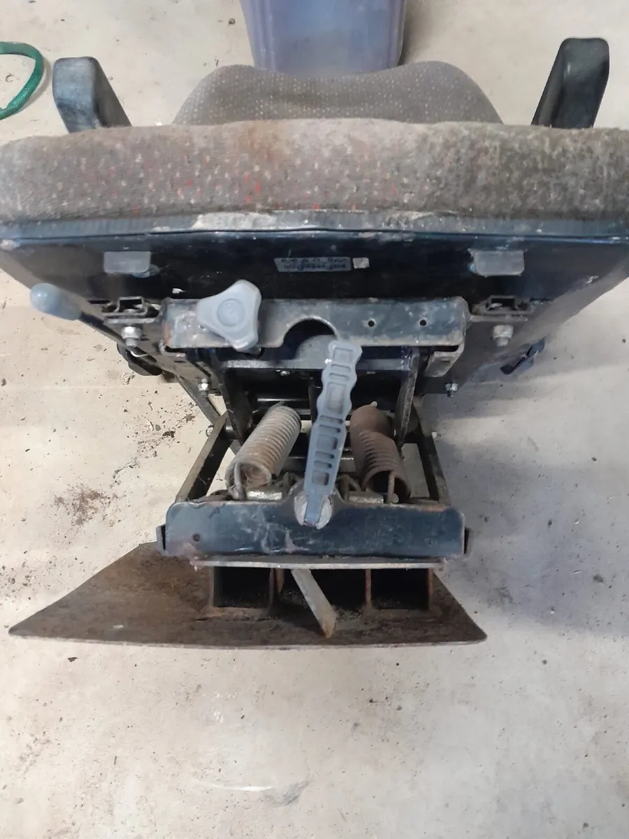 Tractor Seat - Image 3
