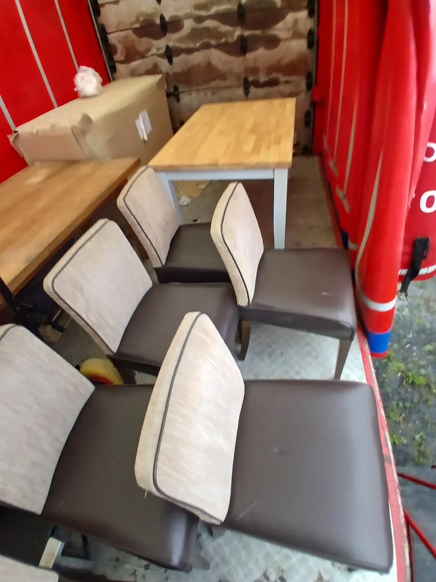 Kitchen table & chairs ..(4/6)...x show house - Image 1