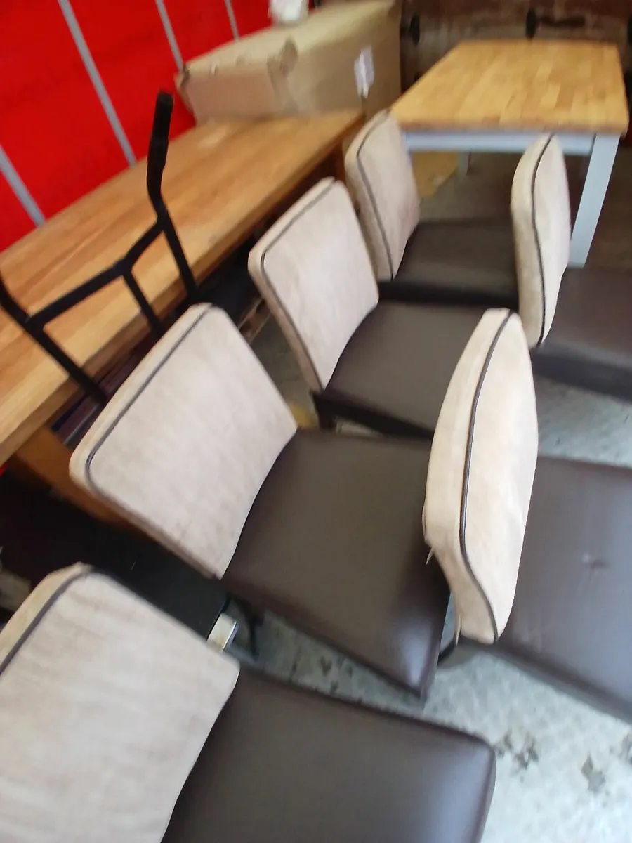 Kitchen table & chairs ..(4/6)...x show house - Image 3