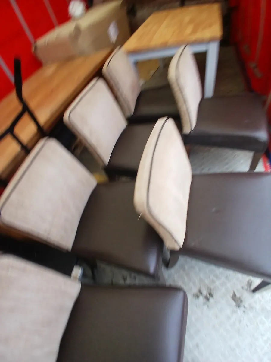 Kitchen table & chairs ..(4/6)...x show house - Image 4