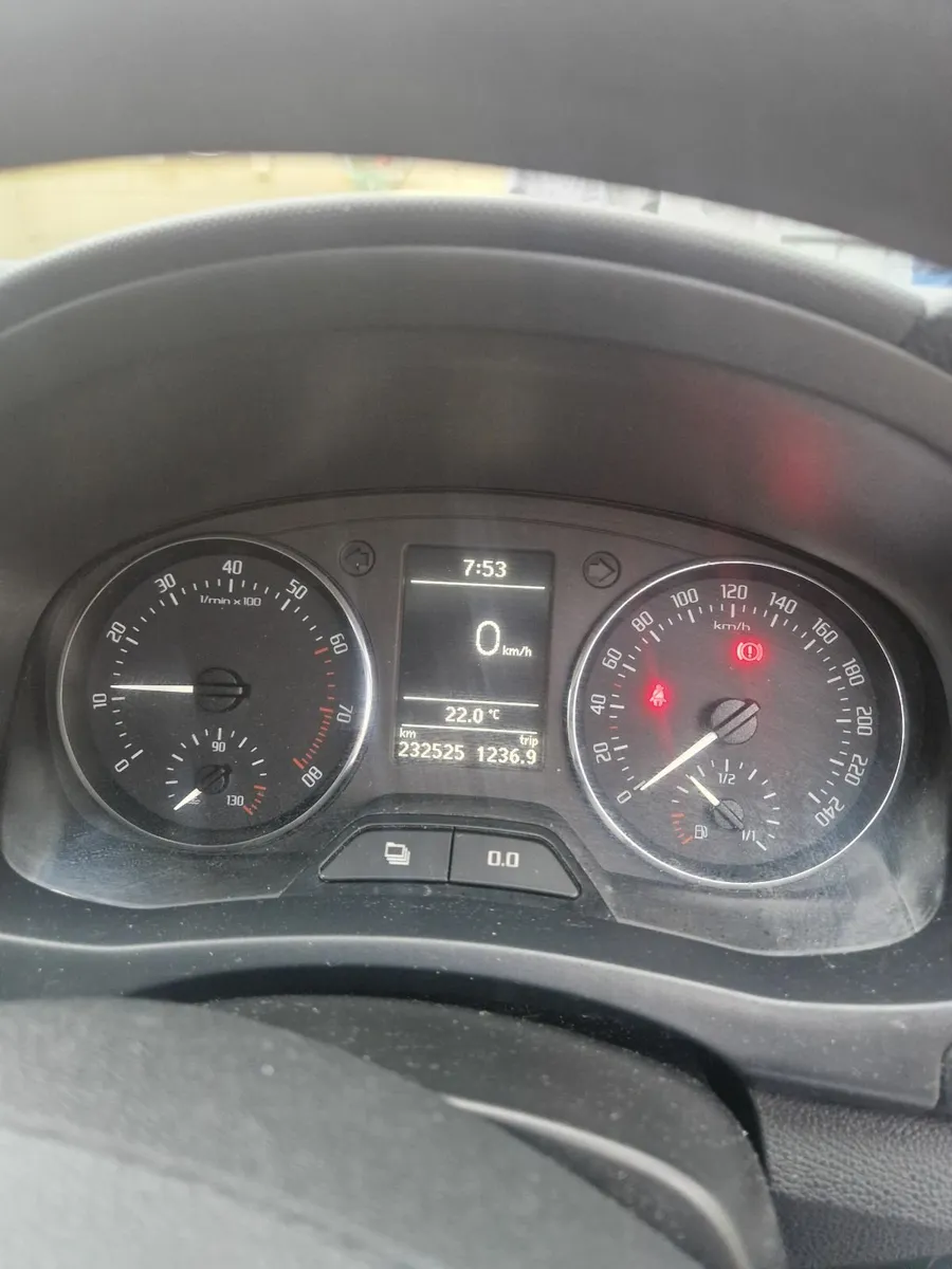 Skoda Fabia 2011 - Image 2