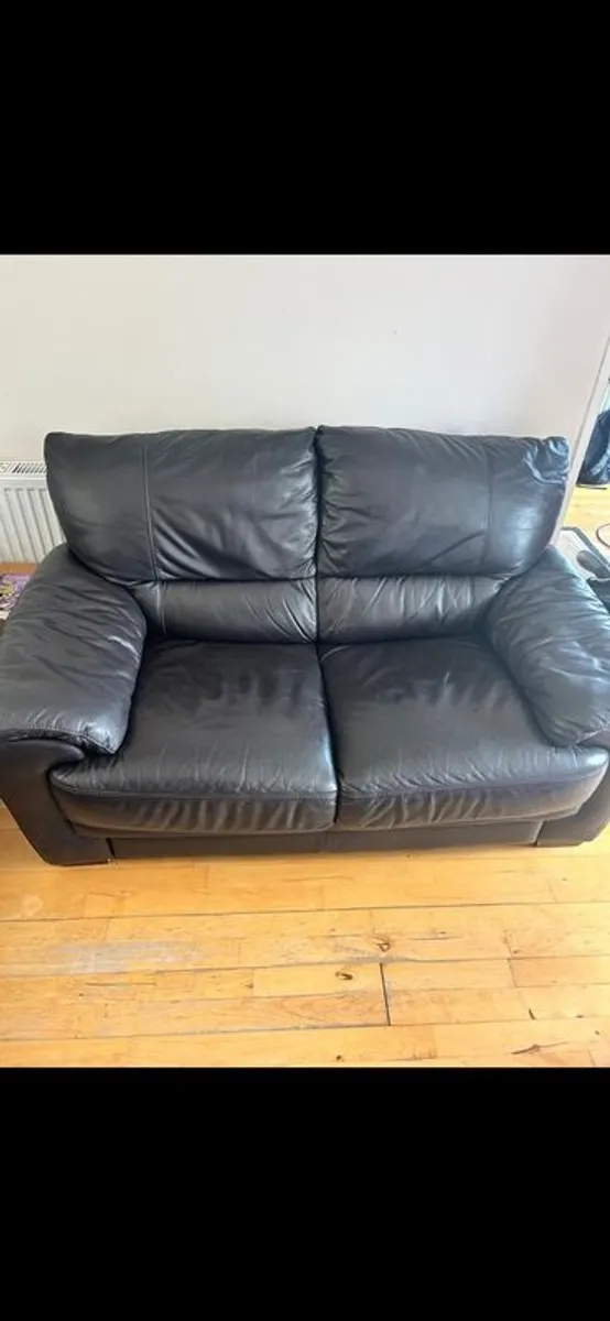 leather suite with pouffe - Image 4