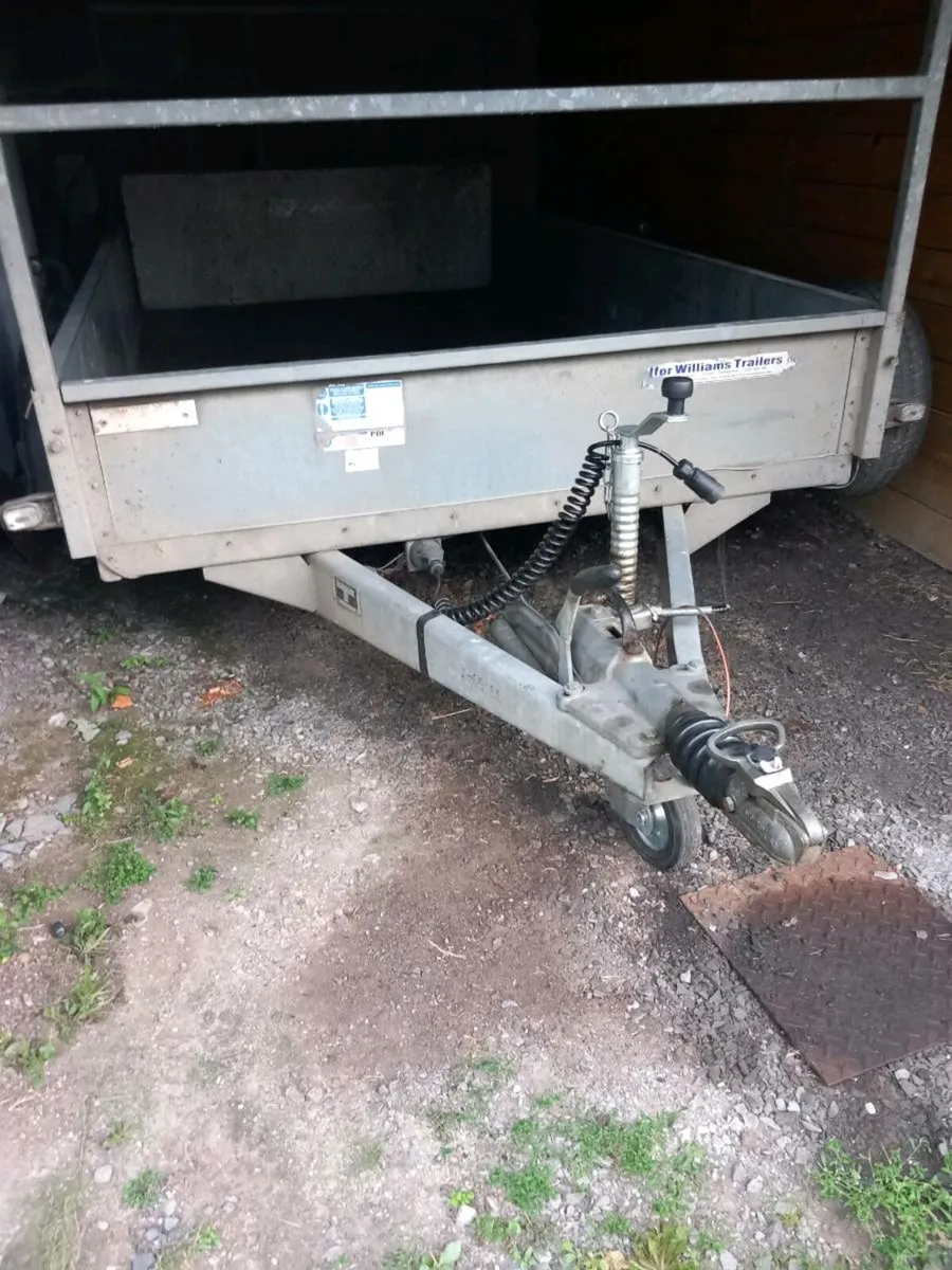Trailer - Image 1