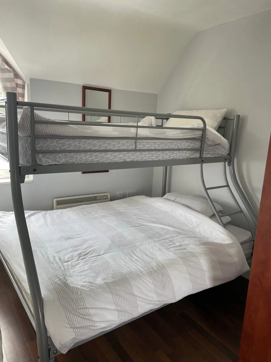 Triple bunk bed - Image 1