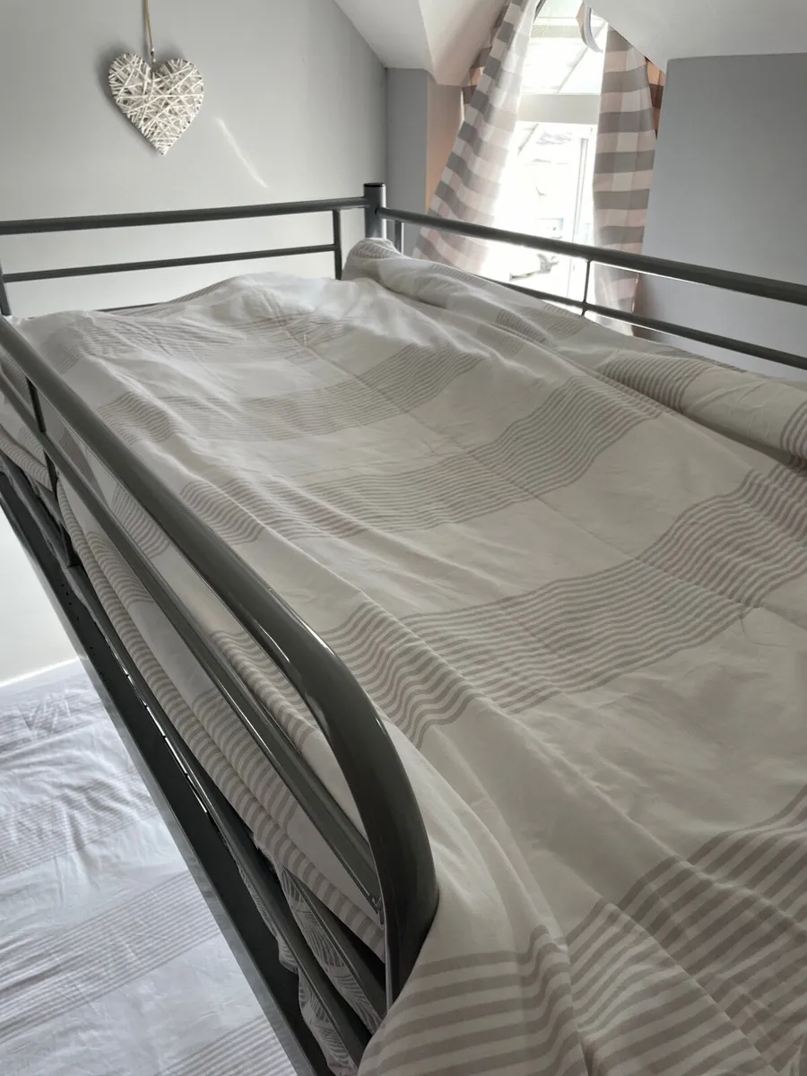 Triple bunk bed - Image 2