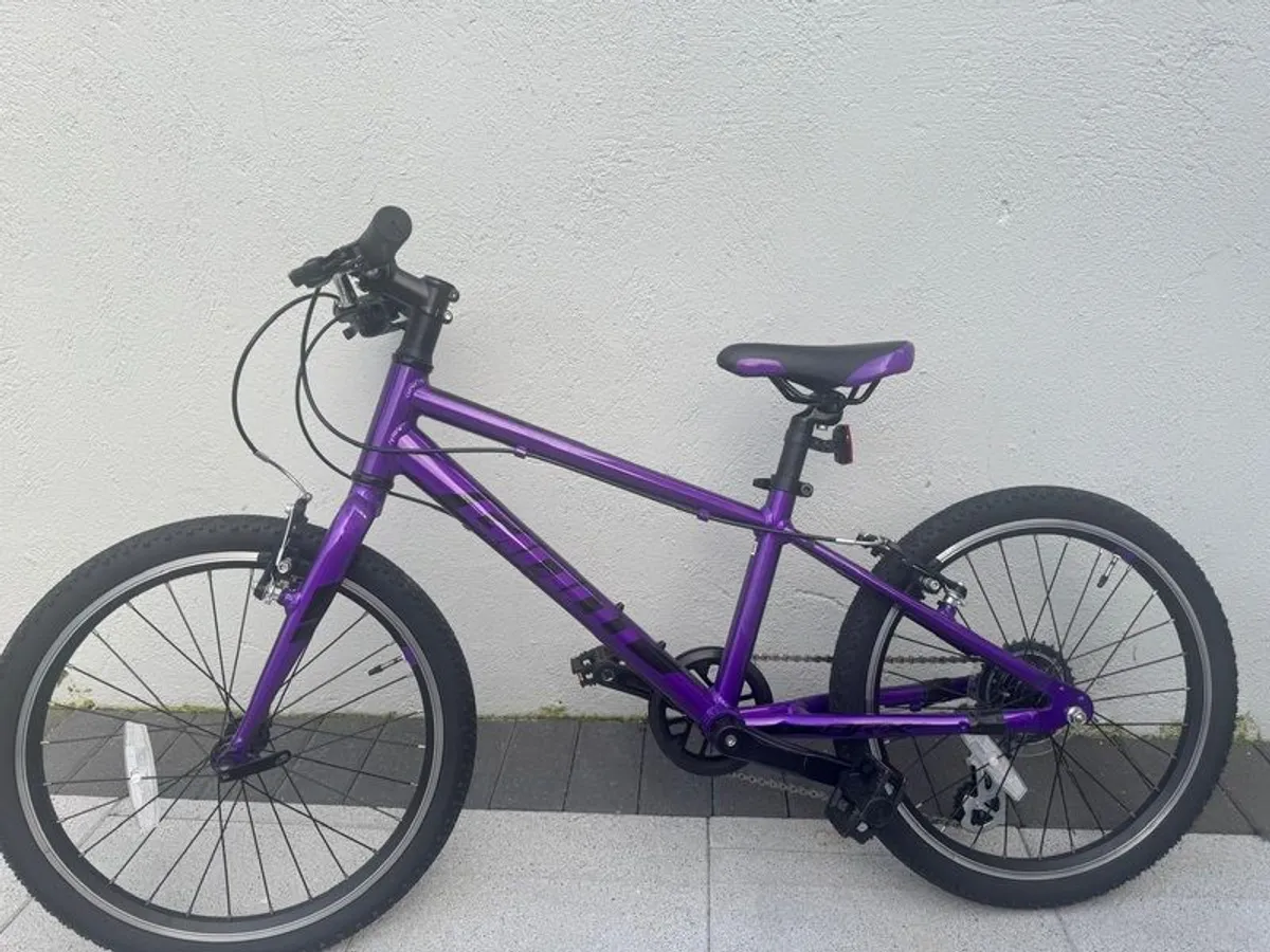 Giant AXR 20 Purple - Image 1