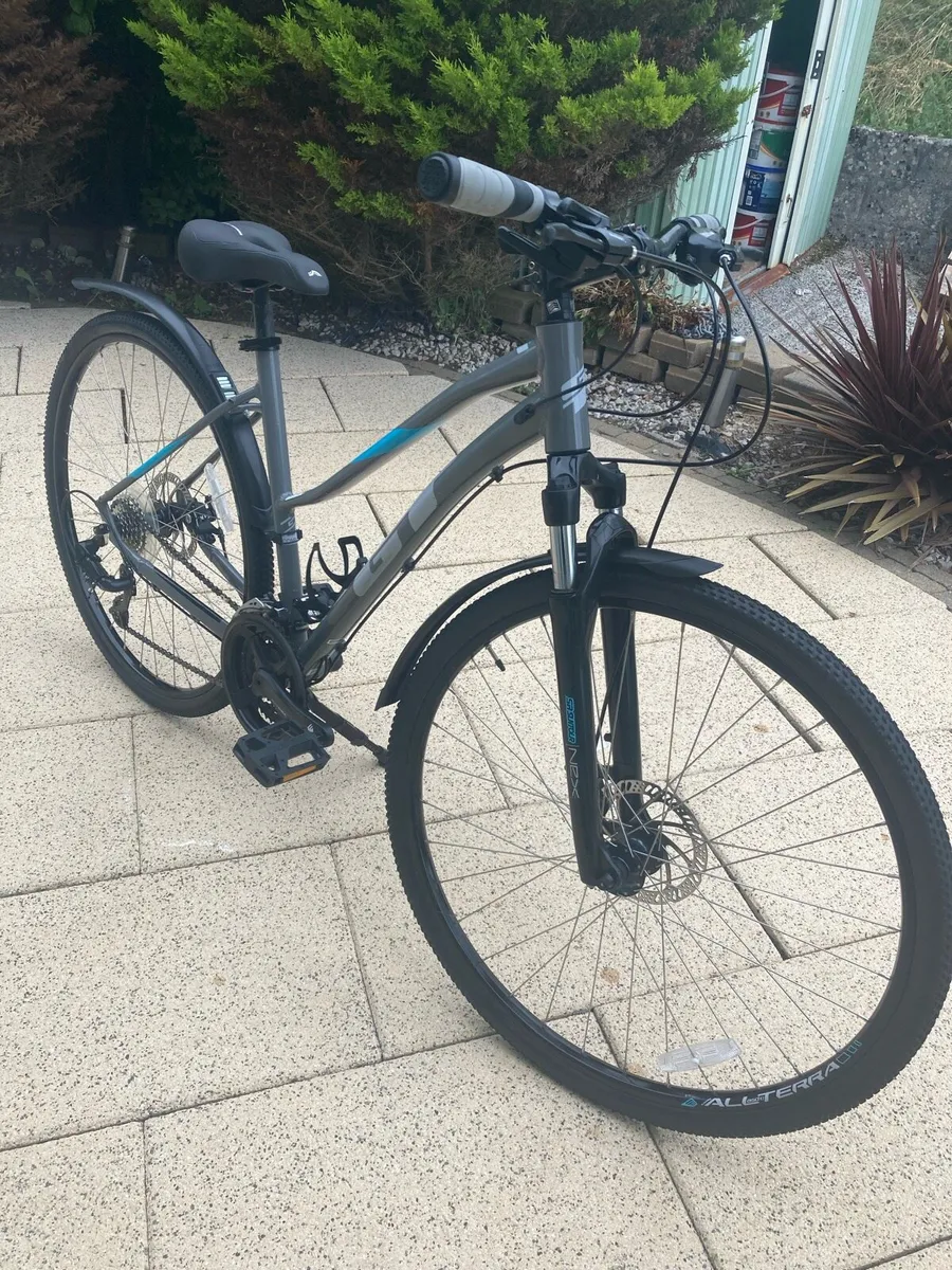 Ladies GT transeo hybrid bike - Image 1