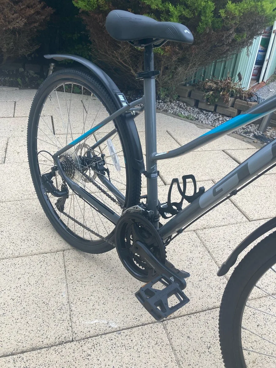 Ladies GT transeo hybrid bike - Image 3