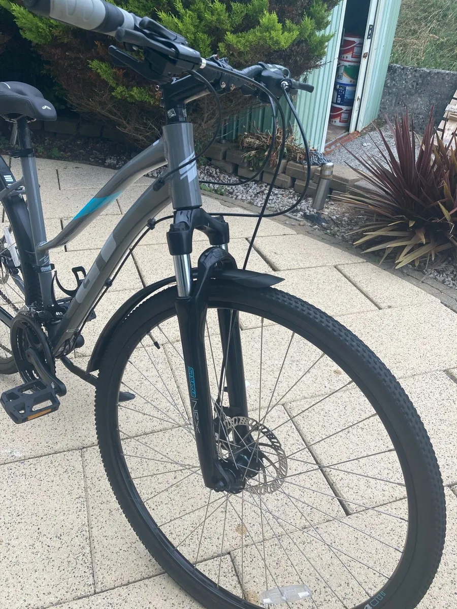 Ladies GT transeo hybrid bike - Image 4