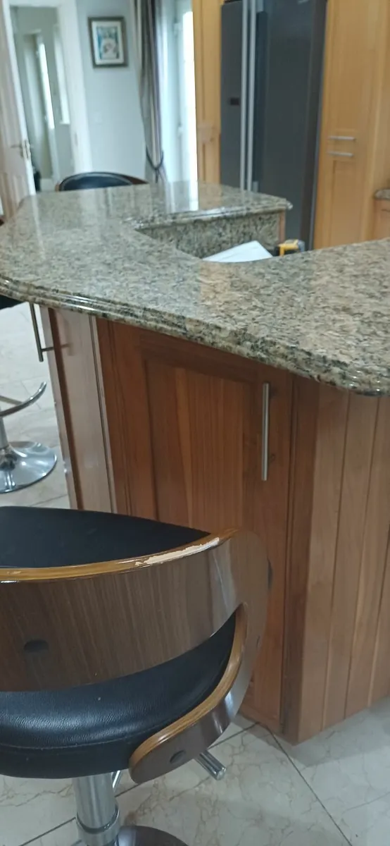 Kitchen island - Image 2