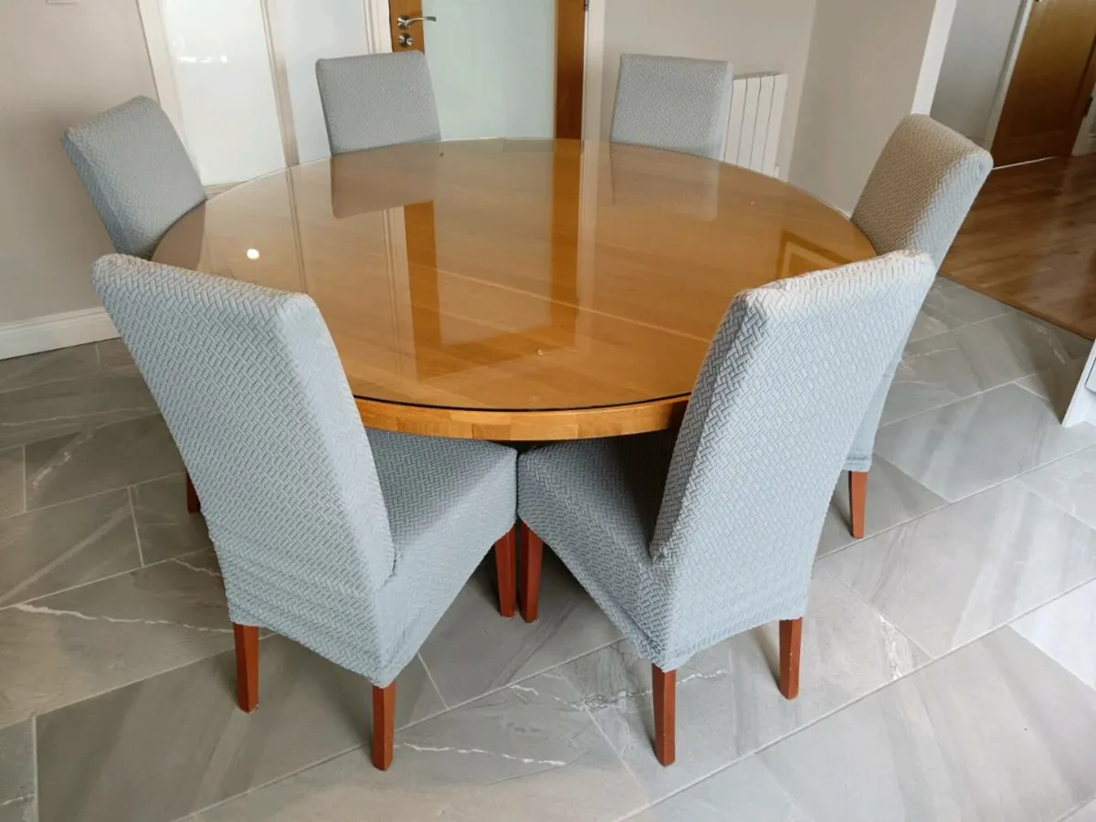 Round dining table and chairs - Image 1