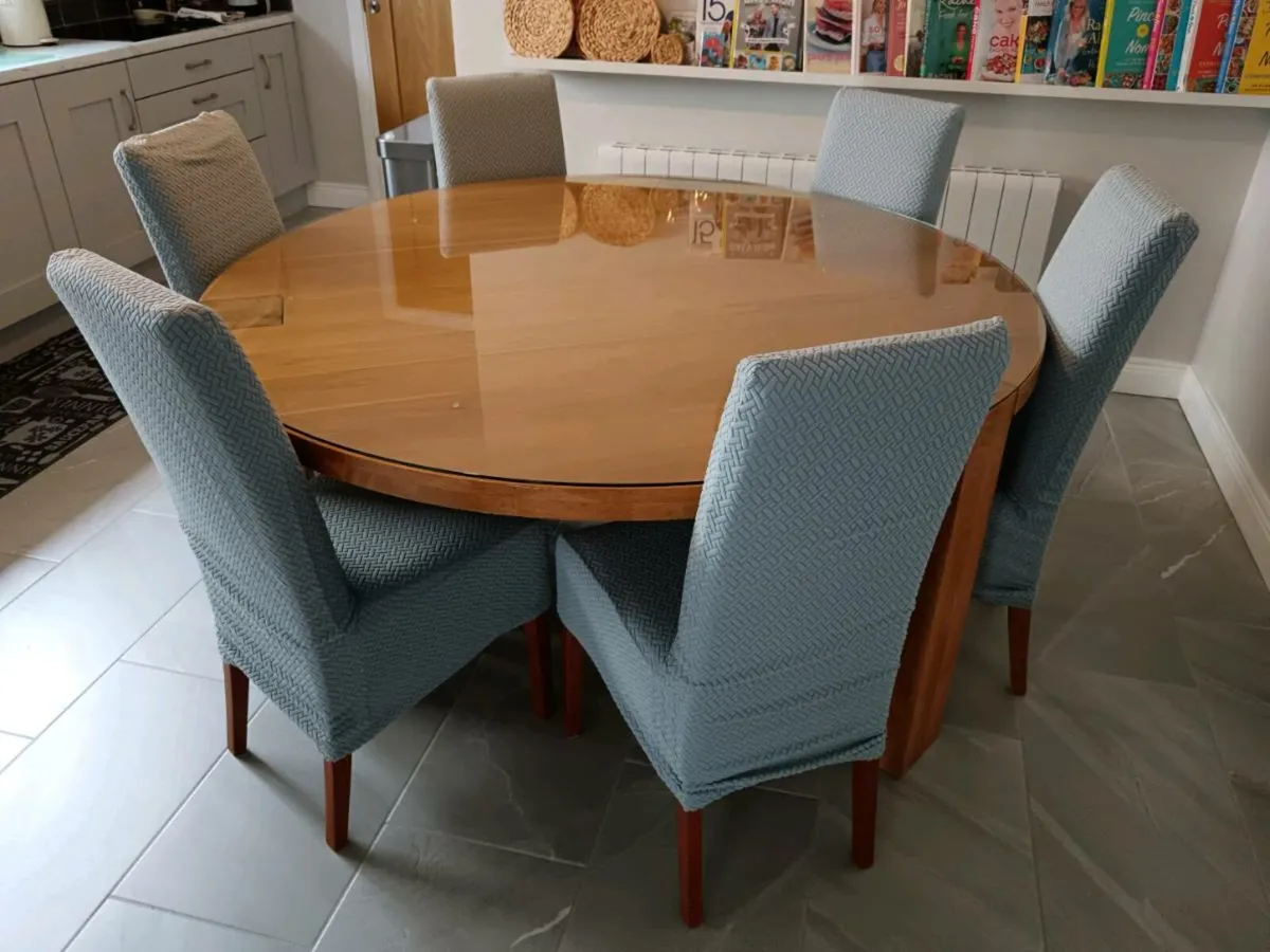 Round dining table and chairs - Image 2