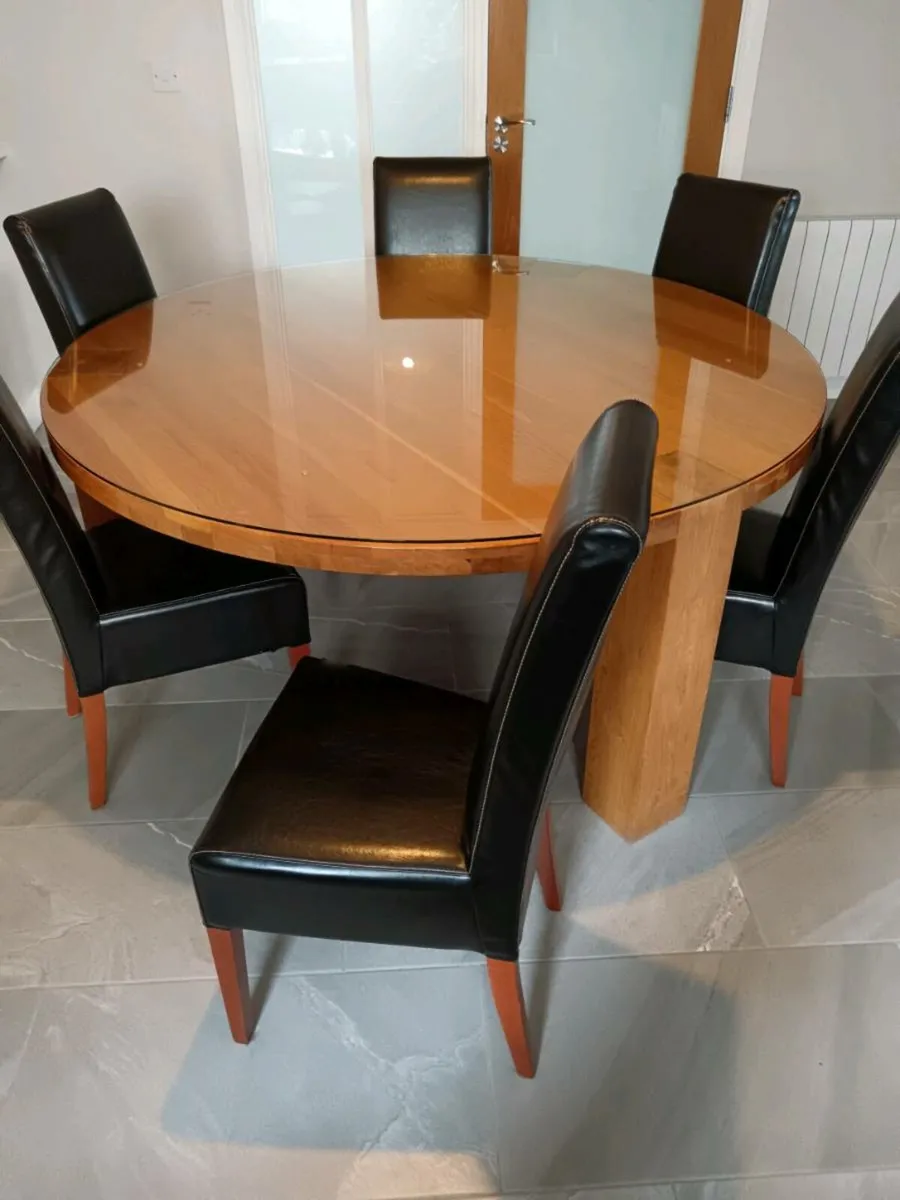 Round dining table and chairs - Image 4