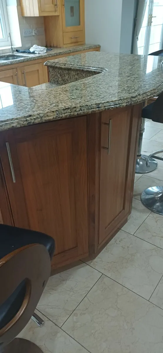 Kitchen island - Image 4