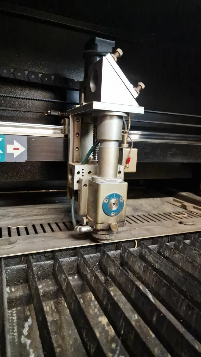 CO2 laser cutter 130w, wood and metal cutting - Image 1