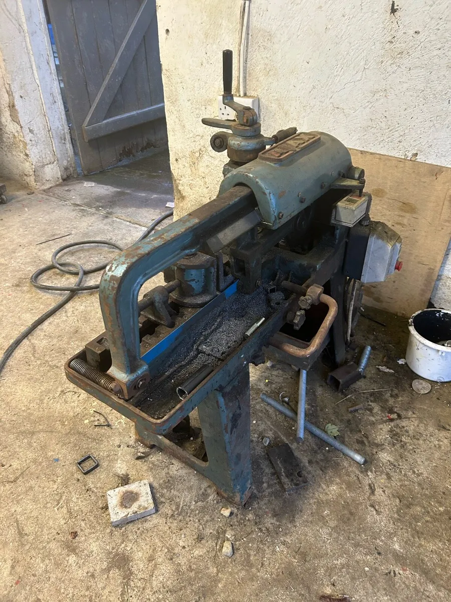 Power hacksaw - Image 1