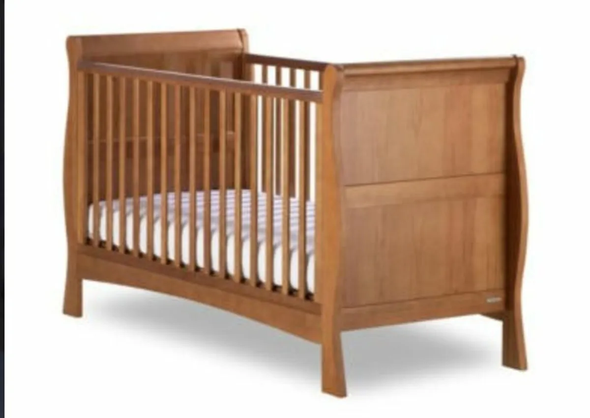 Beautiful Solid Oak Cot Sleighbed - Image 1