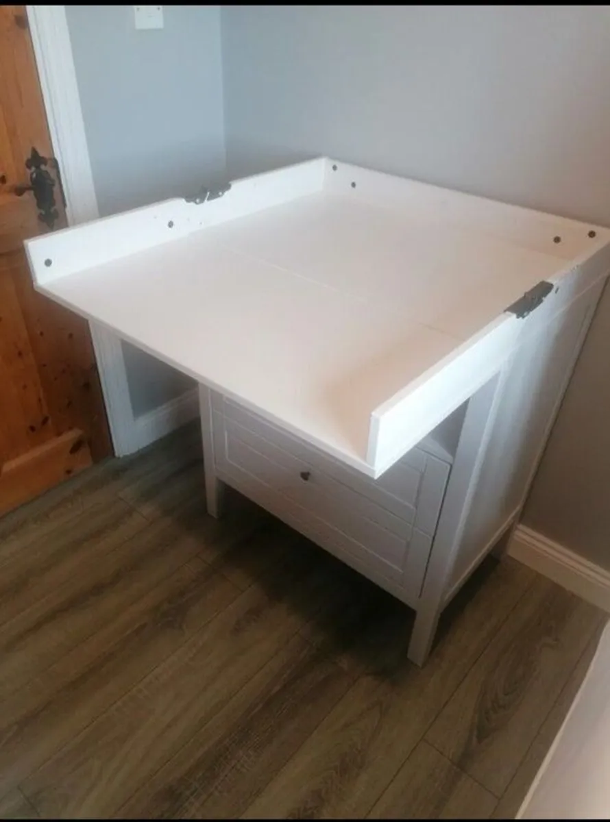 Changing Table - Image 3