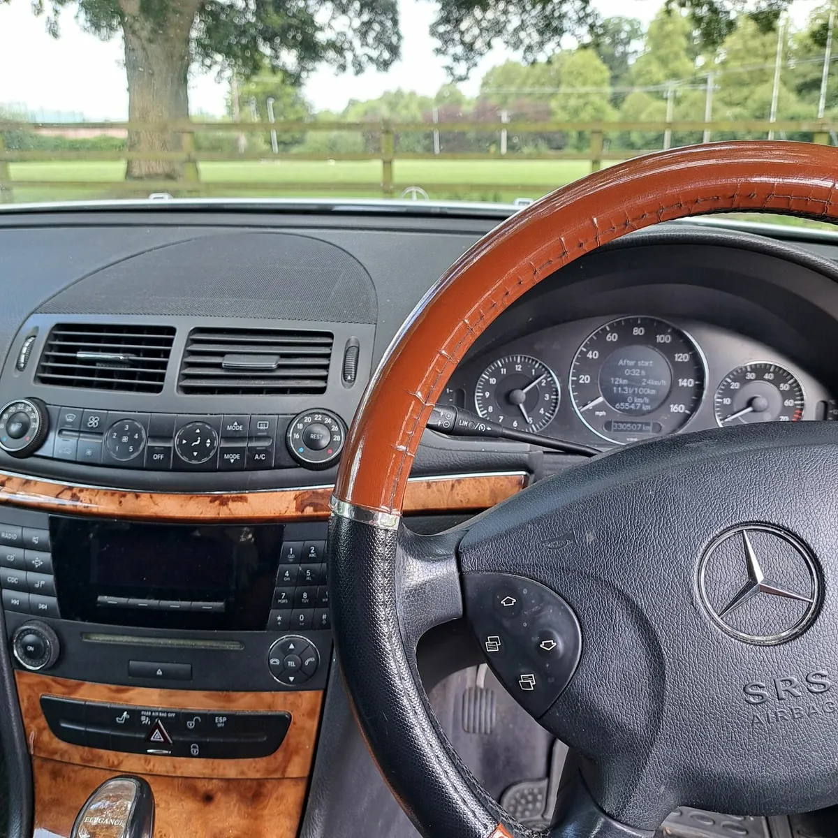 **AUTOMATIC** Mercedes E-Class 2006 - Image 2