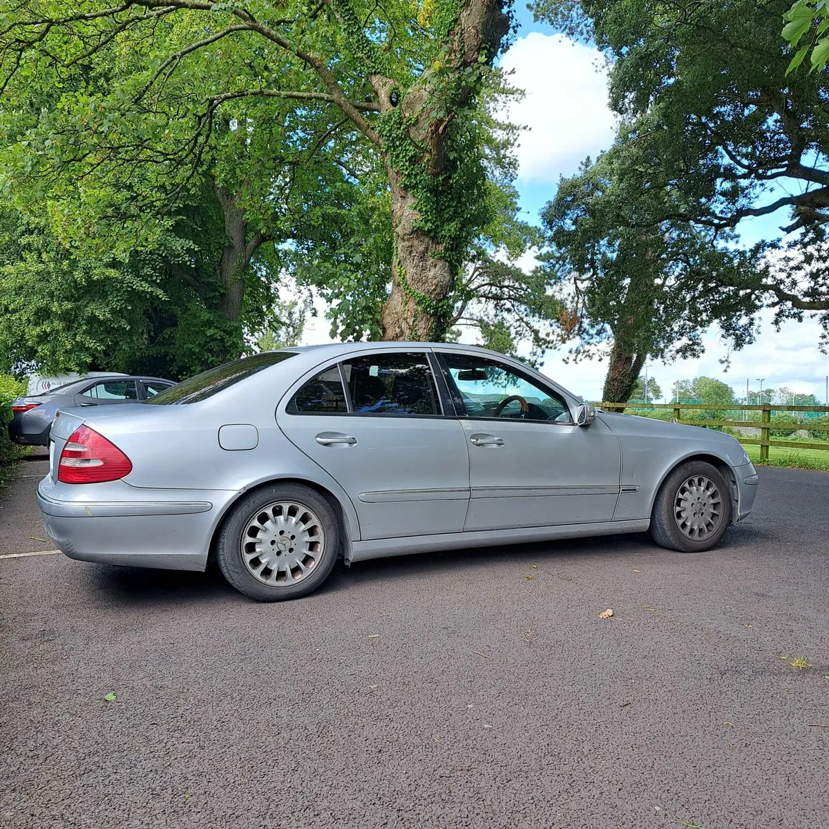 **AUTOMATIC** Mercedes E-Class 2006 - Image 4