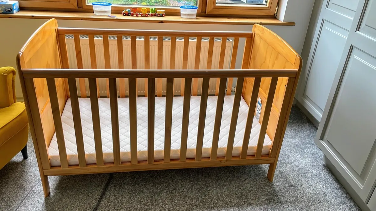 Cot bed - Image 1