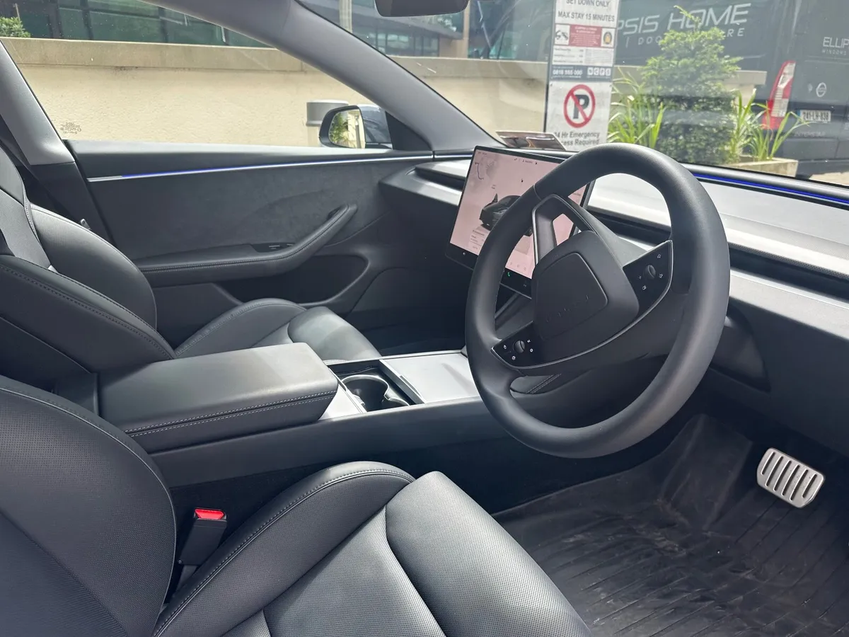 Tesla Model 3 2025 - Image 2