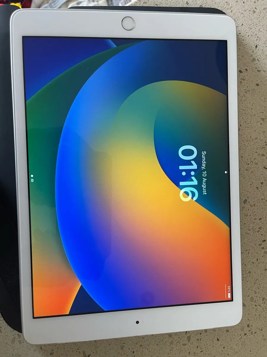 iPad 7th generation - Image 1