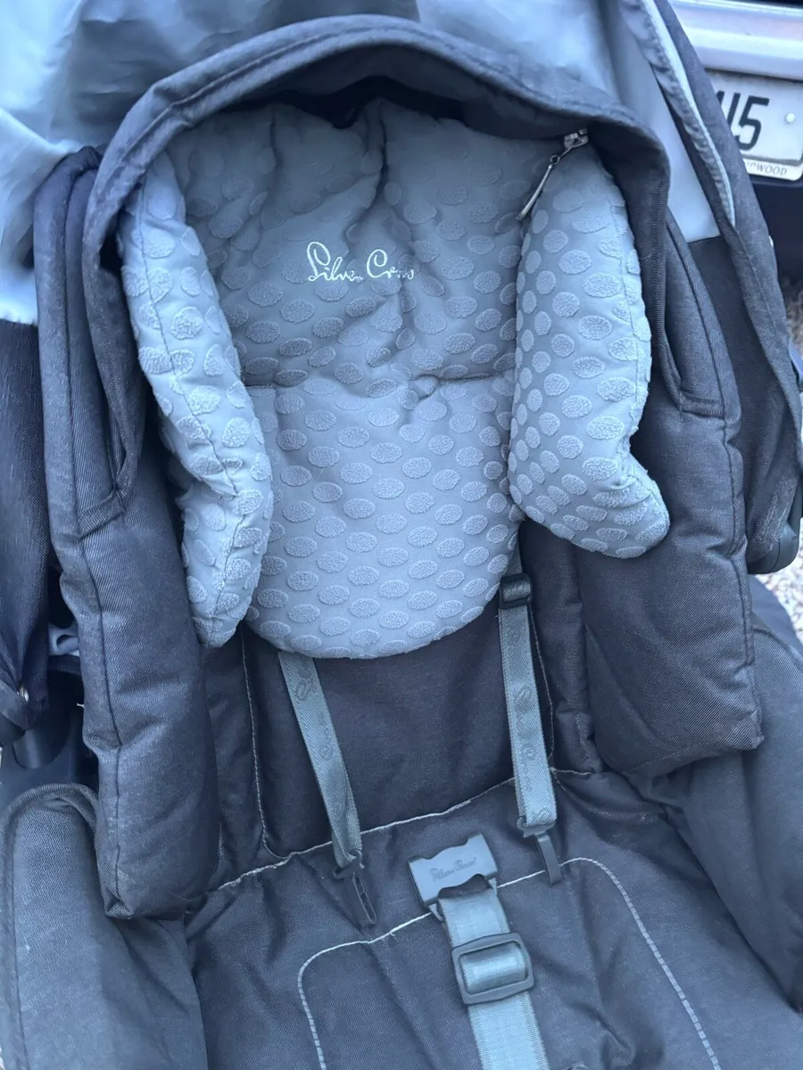 Silver Cross”pop” Pushchair and accessories - Image 2