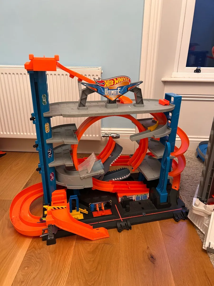 HOT WHEELS BUNDLE - Image 1