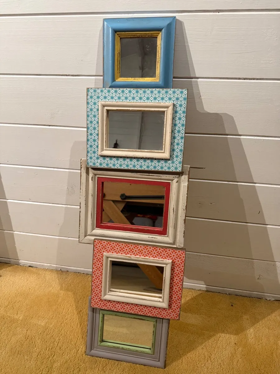 Colourful Multi-Frame Mirror