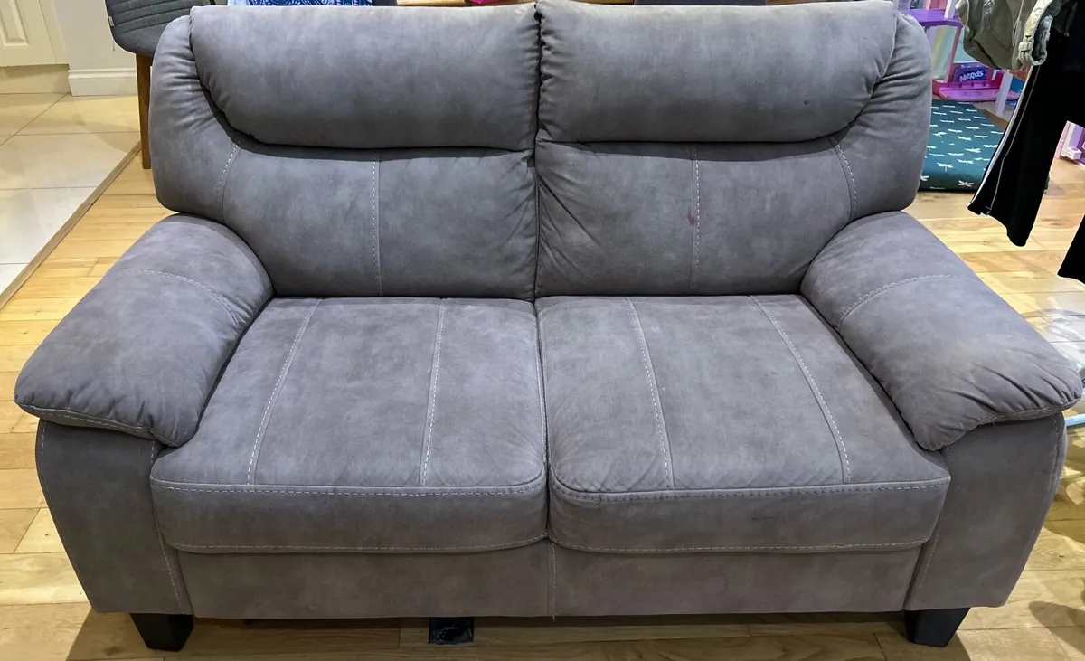 Two seater couch - Image 1