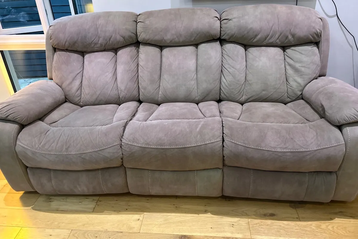 Lazy boy 3 seater couch - Image 2