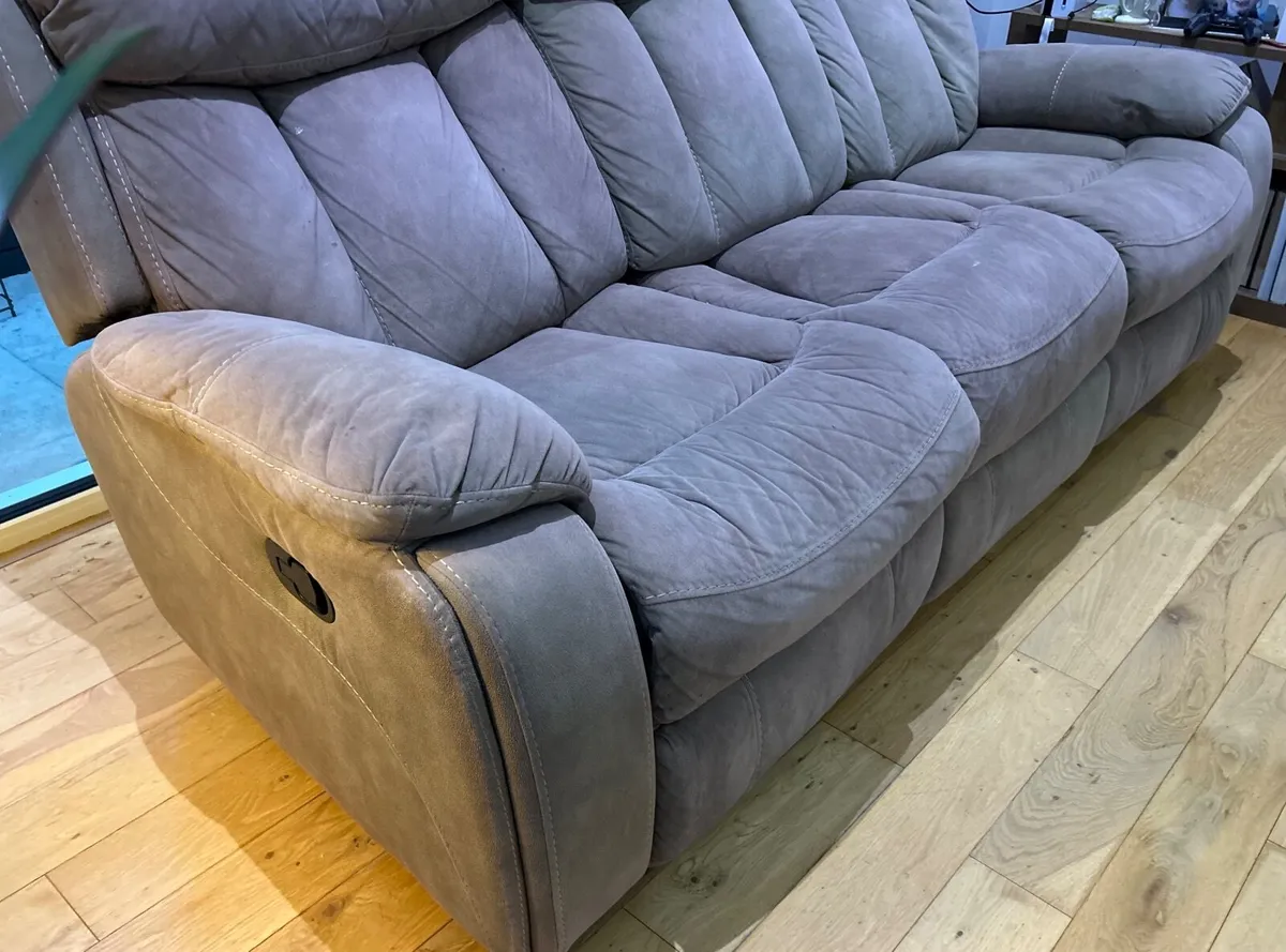 Lazy boy 3 seater couch - Image 3
