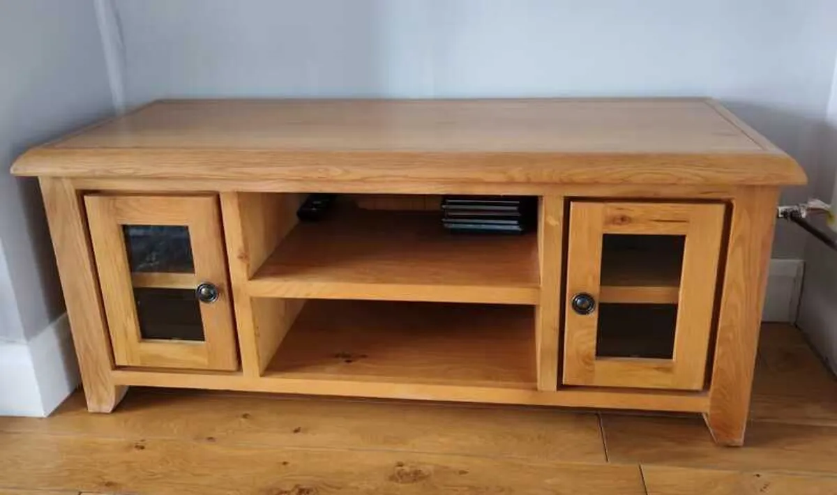 Solid oak TV unit - Image 1