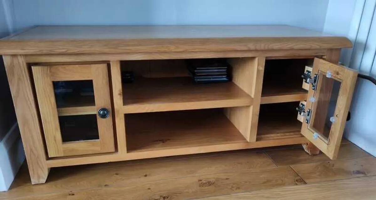 Solid oak TV unit - Image 2
