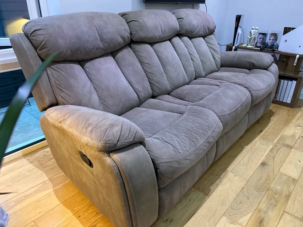 Lazy boy 3 seater couch - Image 4
