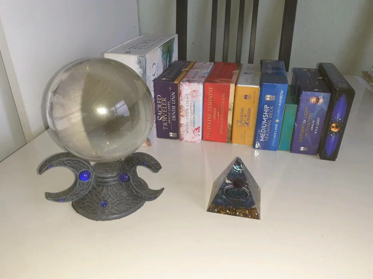 Tarot cards - crystal ball  - pyramid - Image 1