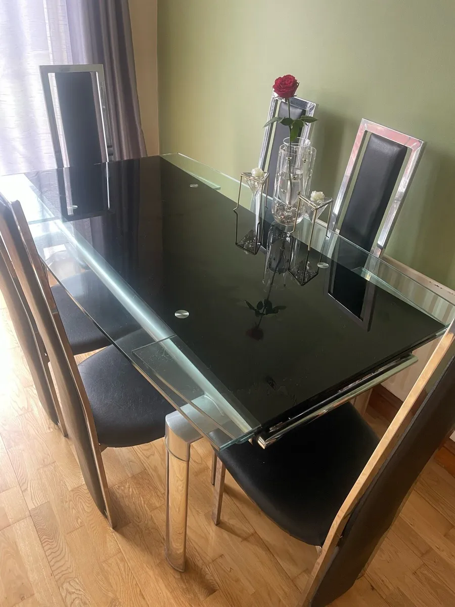Dinning kitchen extendible Table with chairs - Image 1