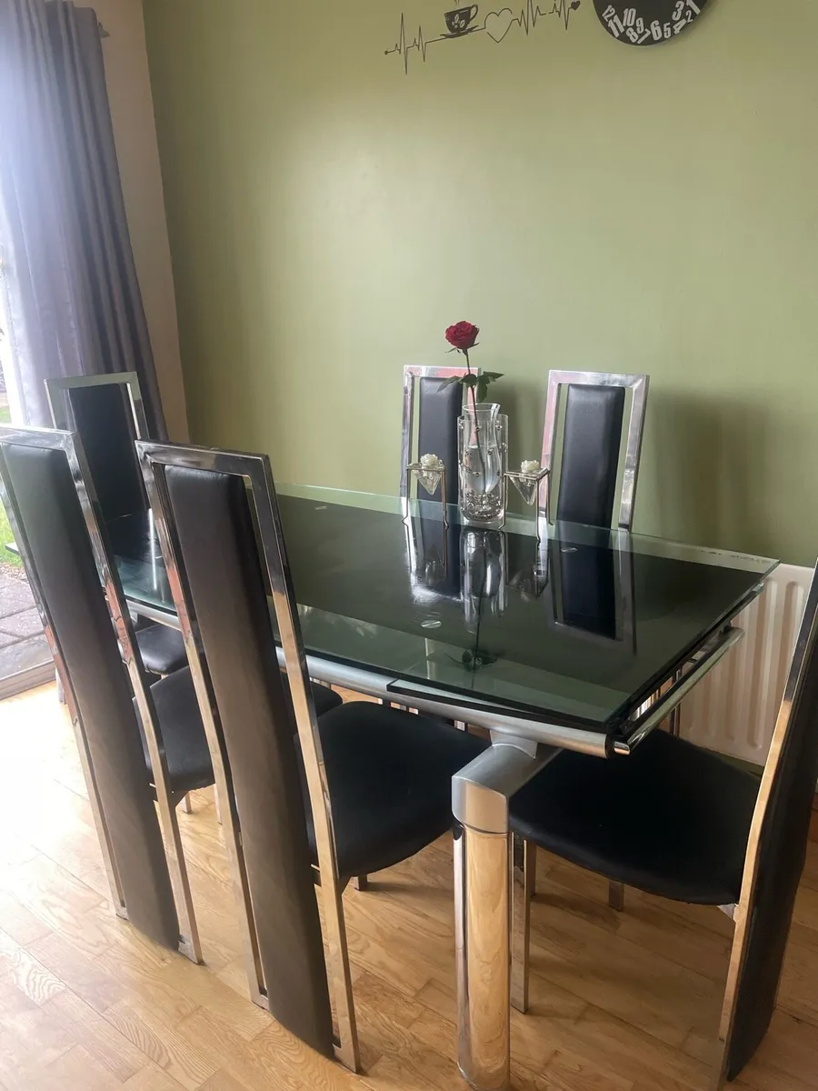 Dinning kitchen extendible Table with chairs - Image 2