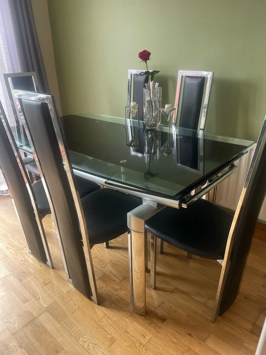 Dinning kitchen extendible Table with chairs - Image 3