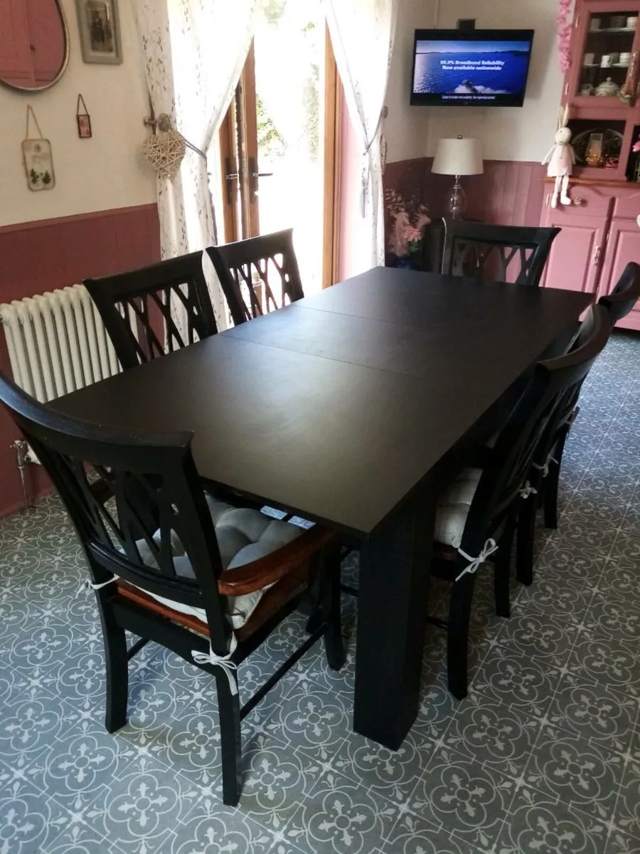 Table & chairs - Image 1