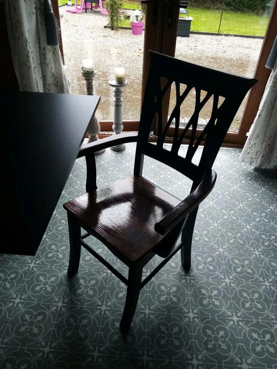 Table & chairs - Image 2