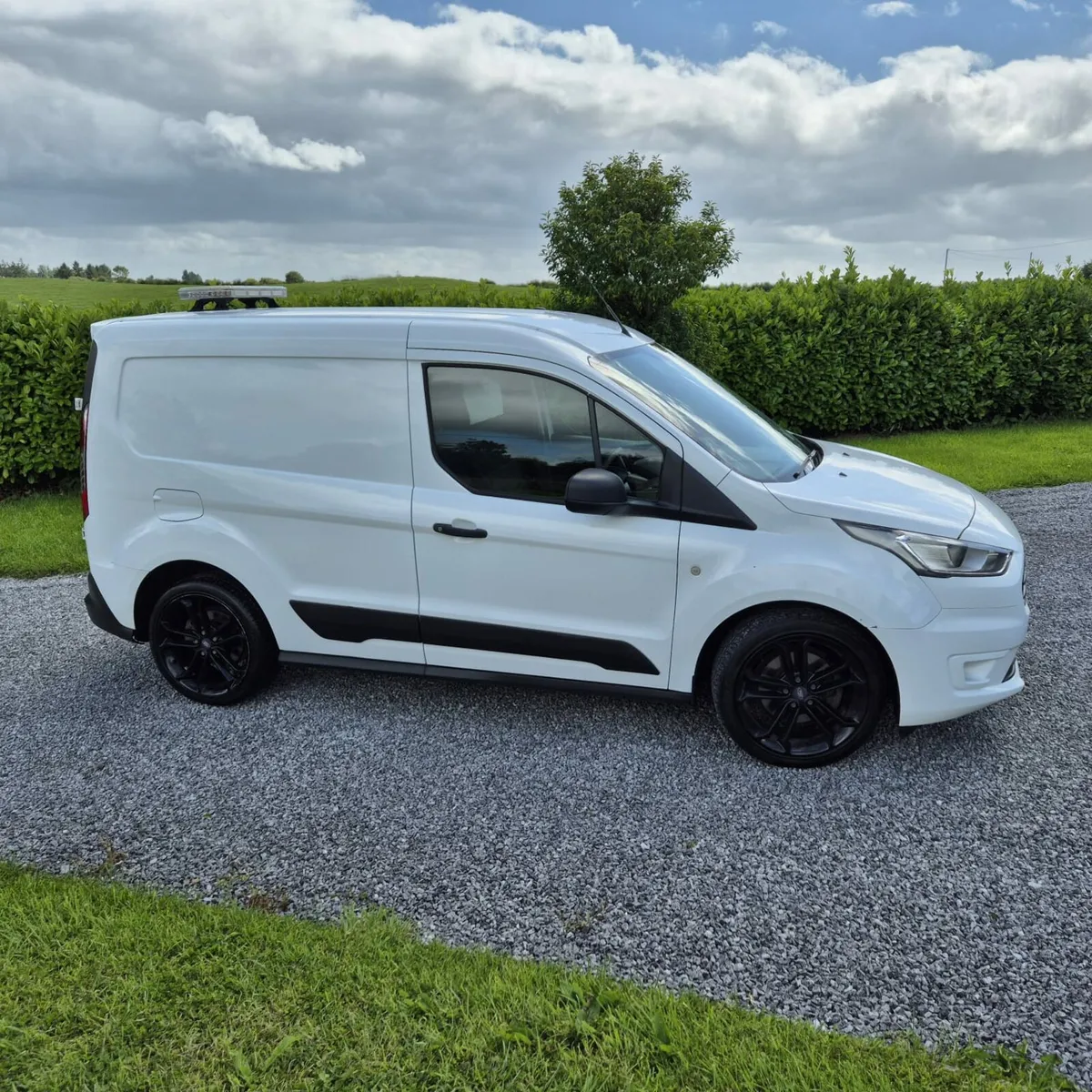 Ford Transit Connect - Image 2